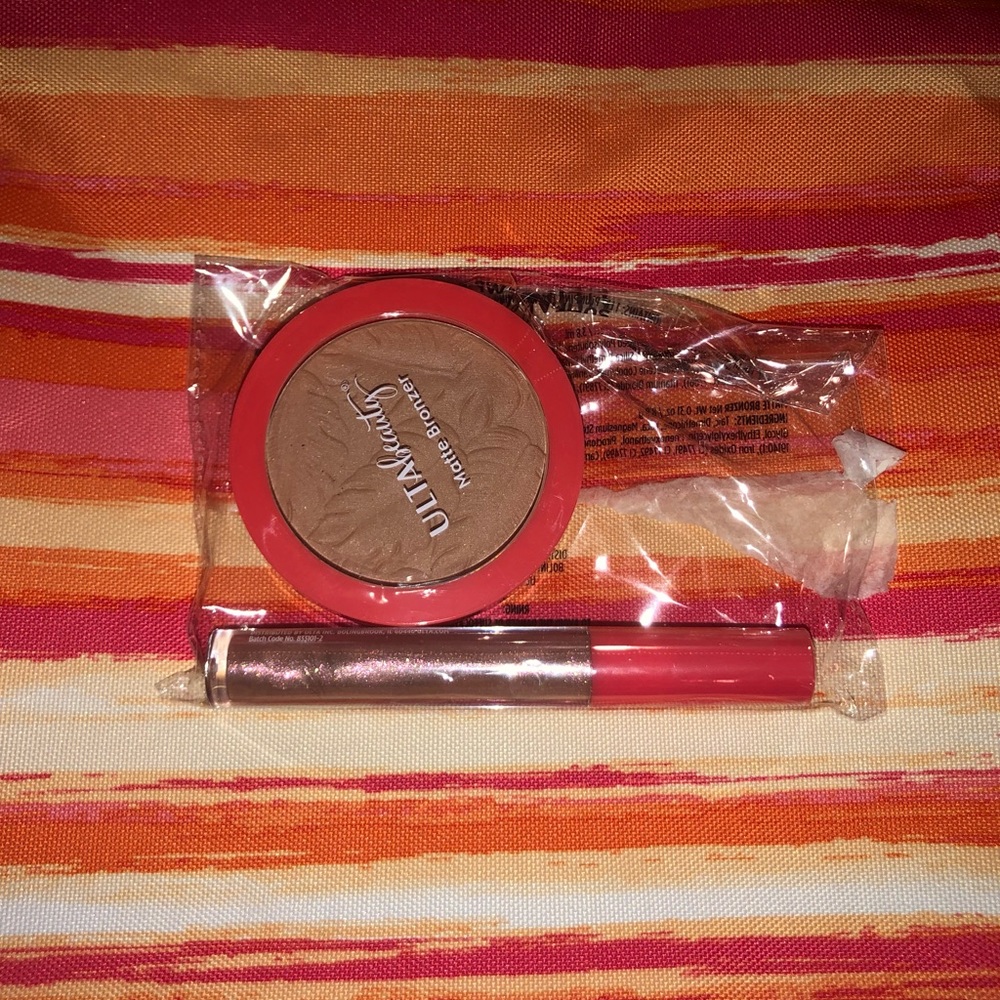 Ulta Beauty: beach bag with gloss and bronzer